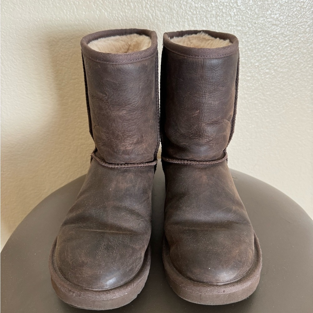 UGG women’s brown leather classic short boot 8